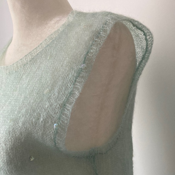 D&G Sheer Pop-Over Vest - Picture 5 of 12